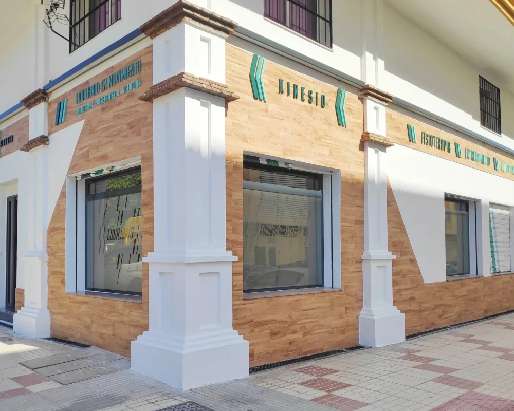 Fachada principal de Centro Kinesio en Rincón de la Victoria